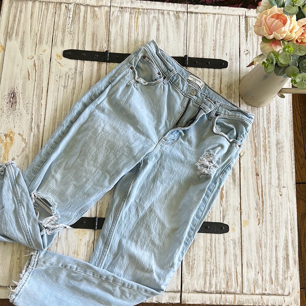 Abercrombie & fitch the mom high rise jean